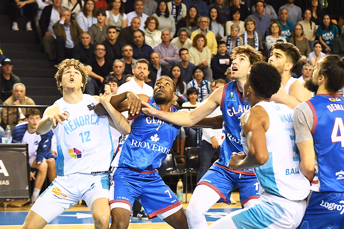 La alegría se desborda en Bintaufa tras la finalización del partido