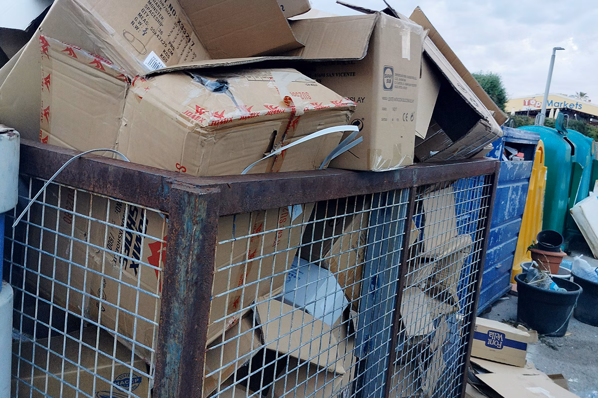 (Fotos) Comerciantes de Cala en Blanes denuncian el pésimo estado de la urbanización