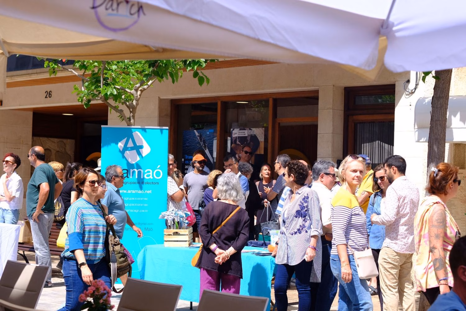 La precampaña electoral toma las calles