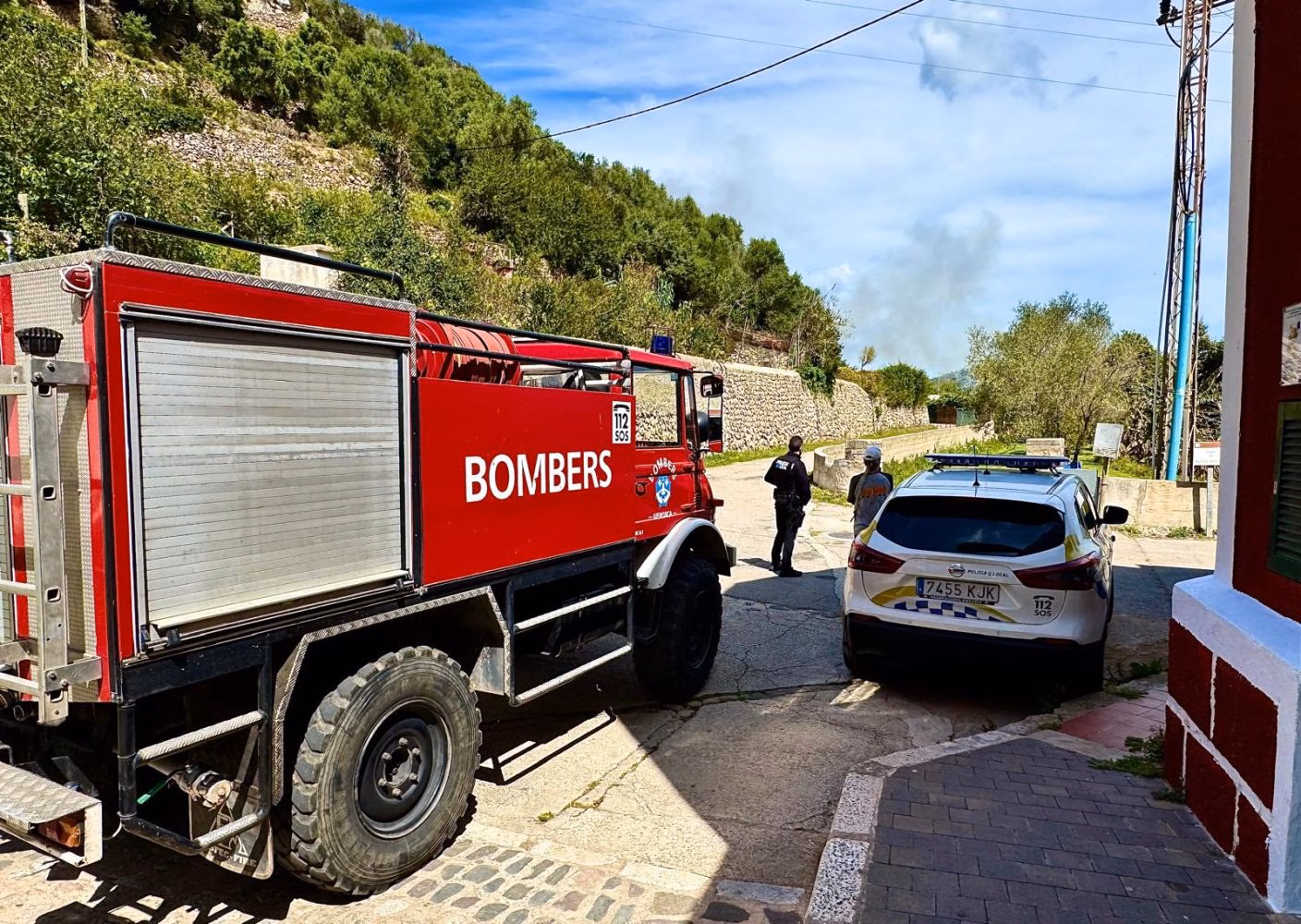 (Fotos) Un incendio causa la muerte de más de veinte gallinas en la zona de los Vergers de Sant Joan