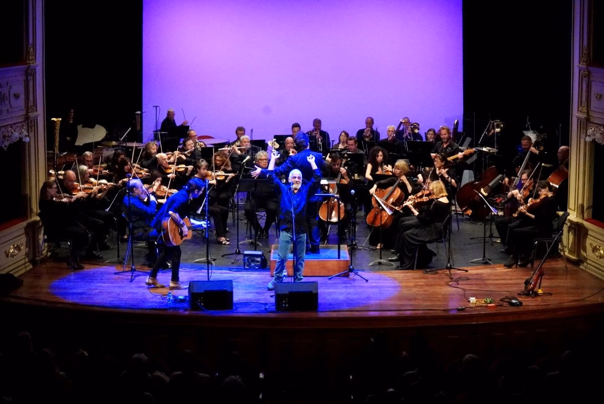 (Fotos) La Orquesta Sinfónica de Baleares llena el Teatro Principal de Maó