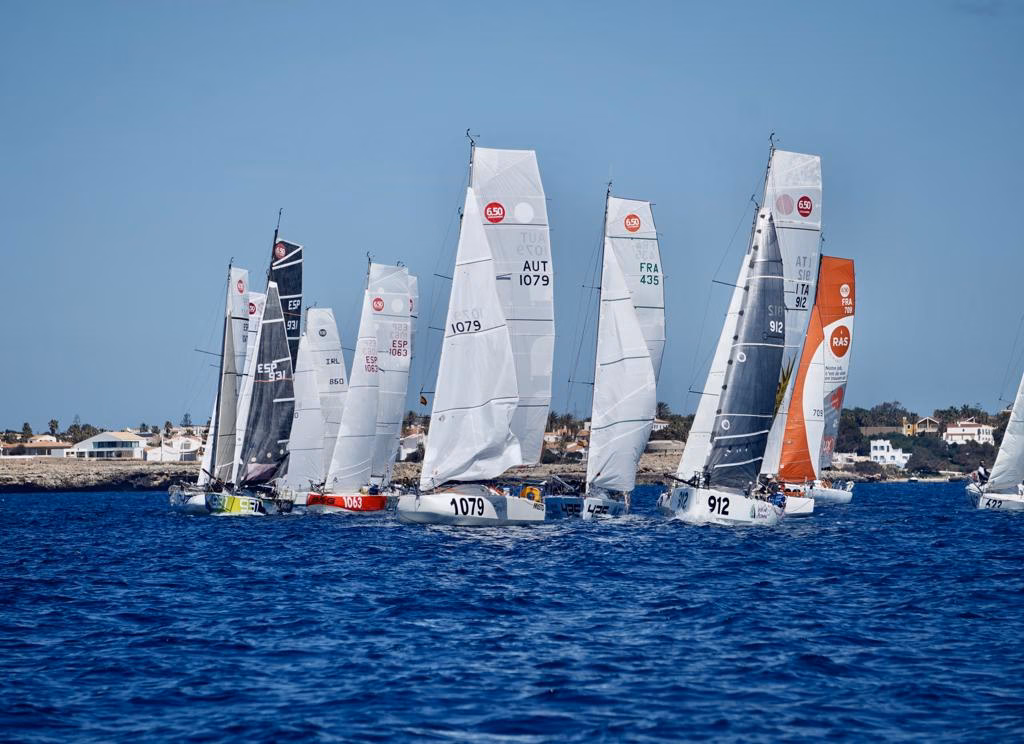 (Fotos) 41 embarcaciones participan en la Regata 100 Milles entre Illes 2023 de Ciutadella