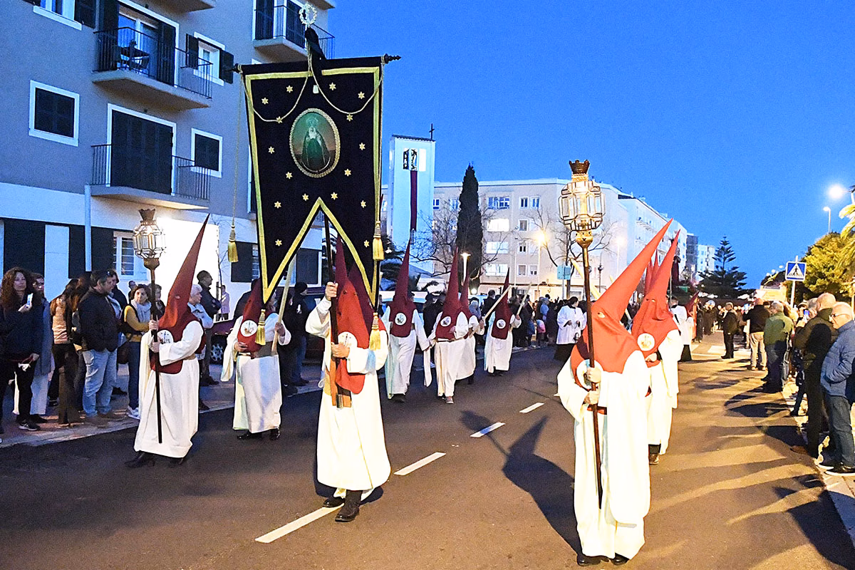 (Vídeo y fotos) La Confraria de la Sentència sale en procesión