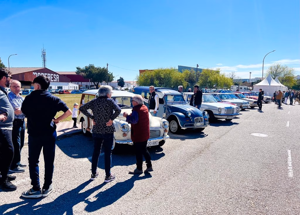 Alaior acoge la jornada solidaria del motor "Classic garage"