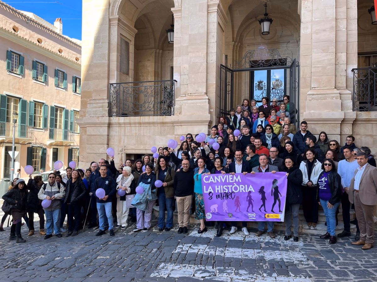 (Fotos) Las instituciones de Menorca conmemoran el Día de la Mujer