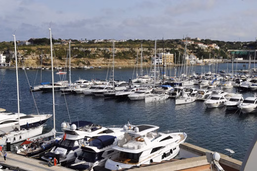 Impulsan en Menorca un proyecto de recogida de residuos de barcas de recreo