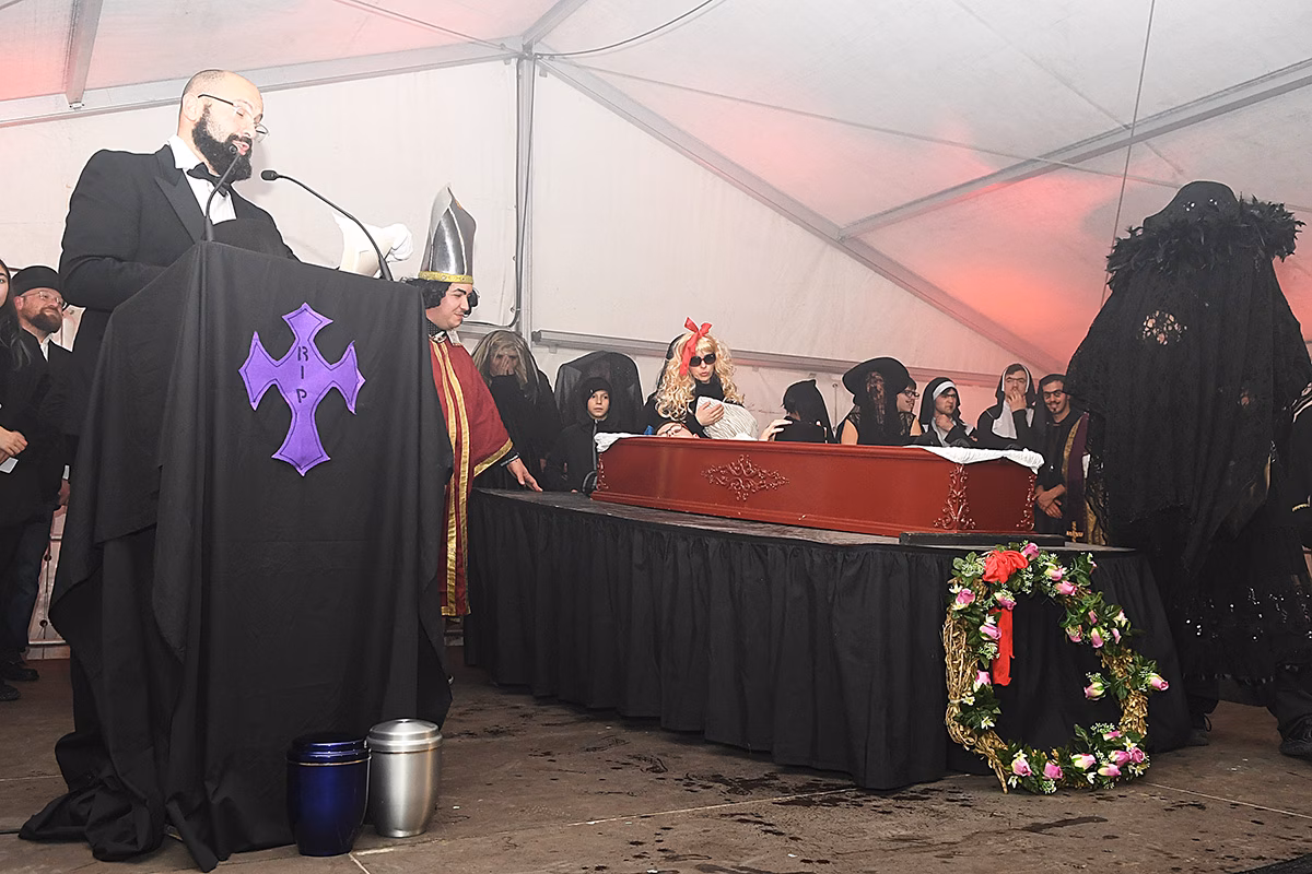 (Vídeo y fotos) Cames Tortes arranca la última sonrisa antes de la Cuaresma