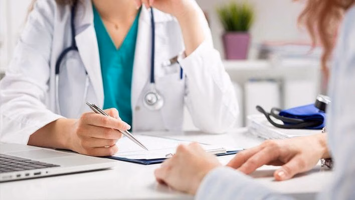 La espera media para el especialista sube un 27,2 % hasta 72,6 días