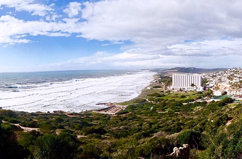 La lluvia se acerca a Menorca en medio del temporal de viento