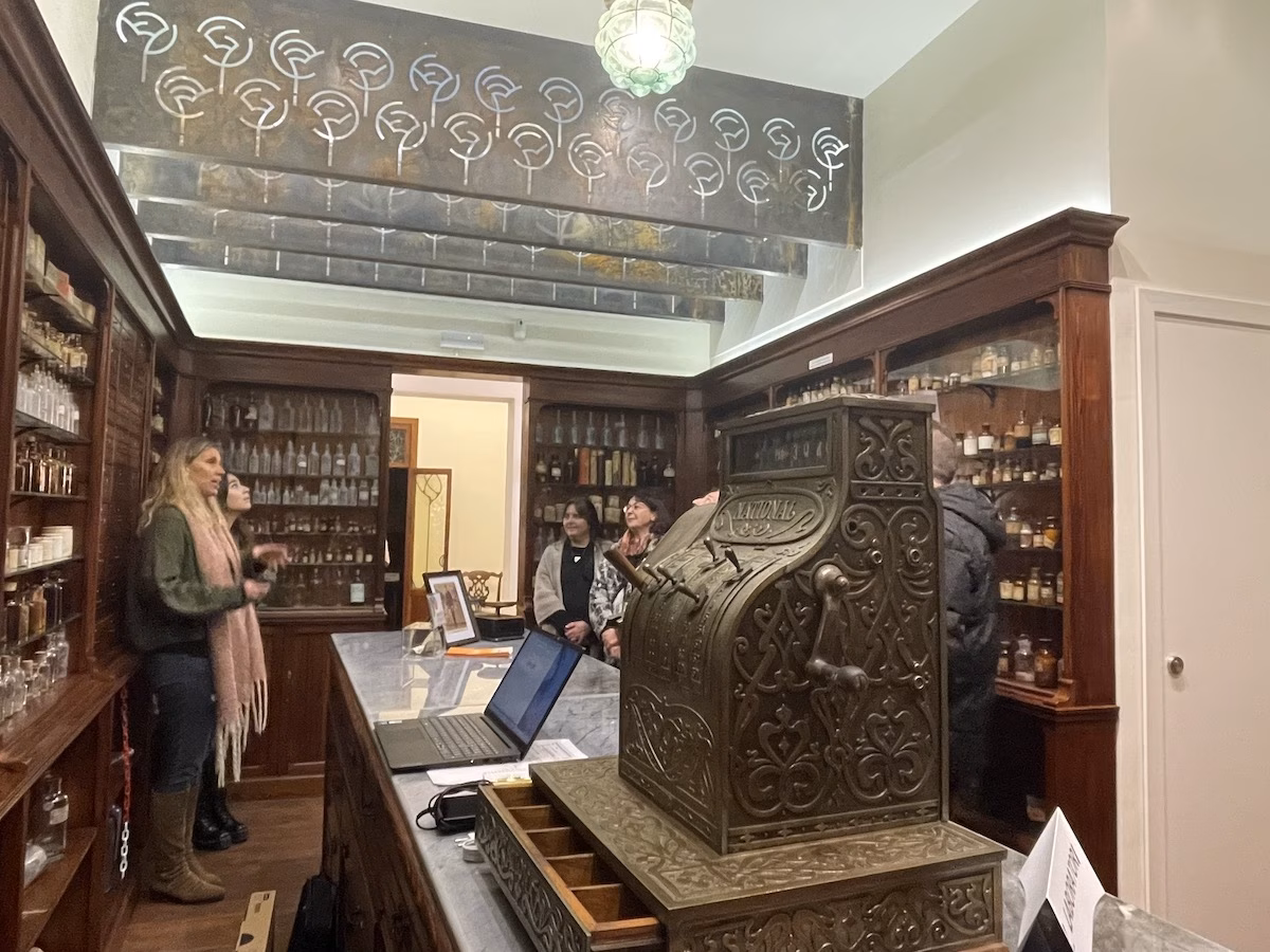 La Farmacia Llabrès cautiva a sus primeros visitantes