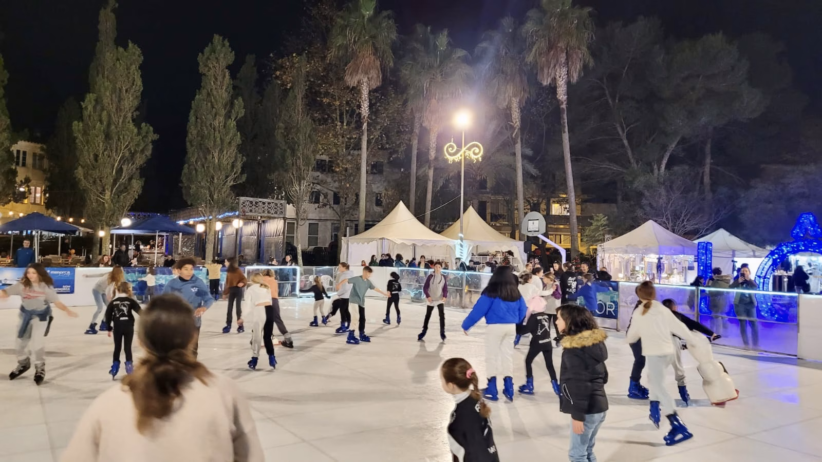 Alaior inaugura su pista de hielo