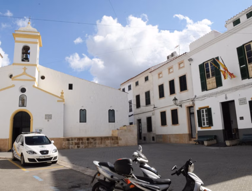 Es Migjorn presenta su nuevo Ayuntamiento