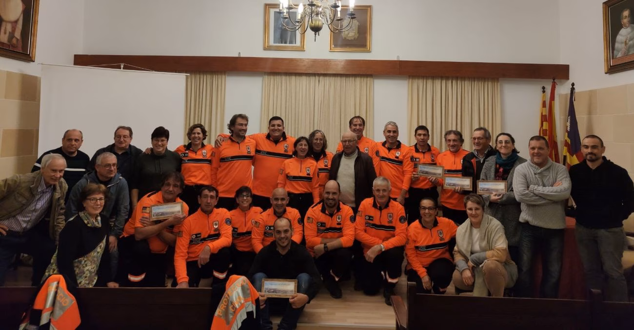 Homenaje a los voluntarios de Protección Civil de Ferreries en su 20º aniversario