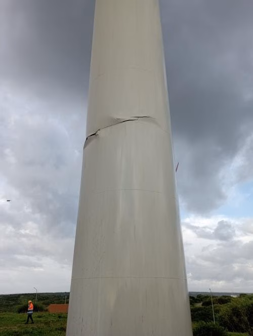 Acordonan el parque eólico de Milà por un daño en el soporte de uno de los aerogeneradores
