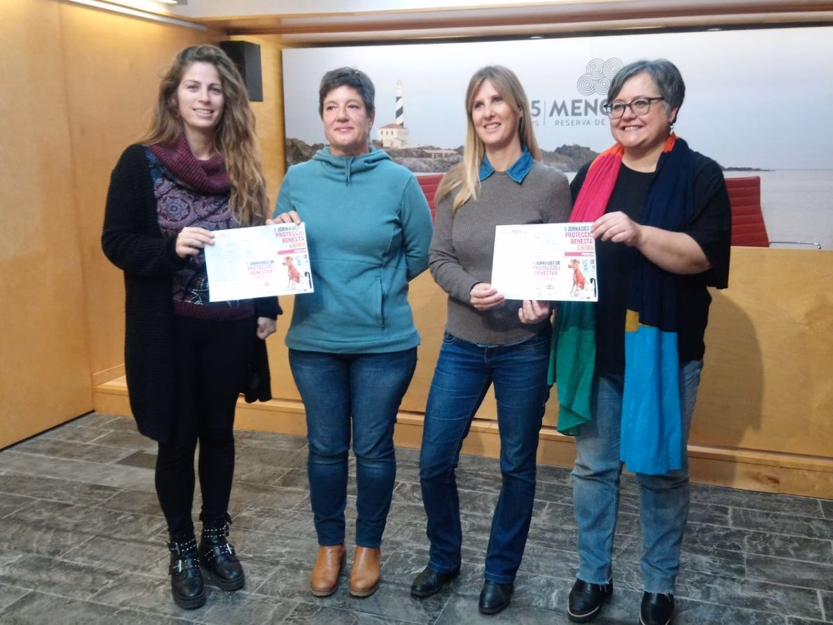 La protección y el bienestar animal a debate en Menorca