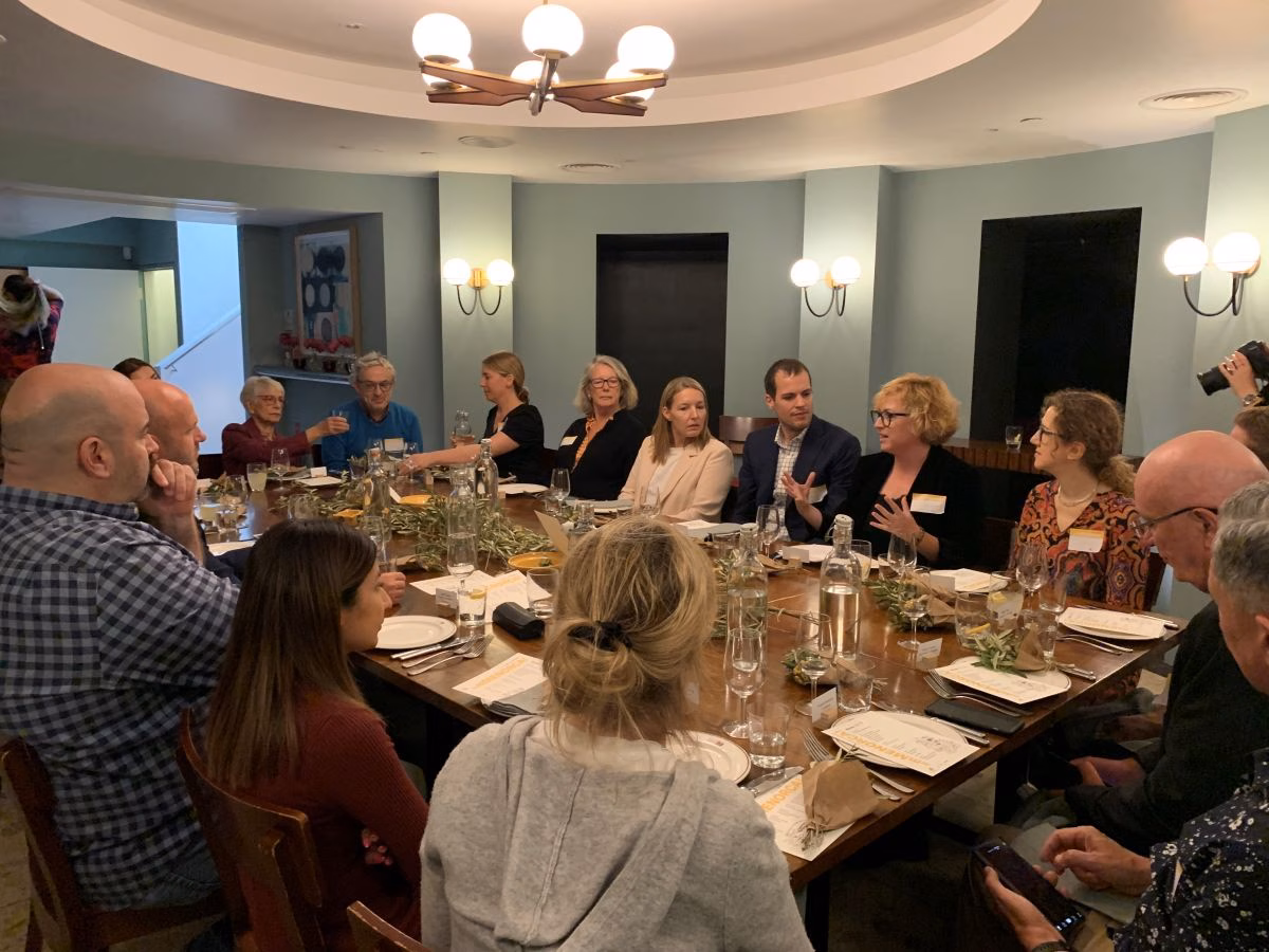 Menorca y Vueling promocionan la isla como destino para todo el año