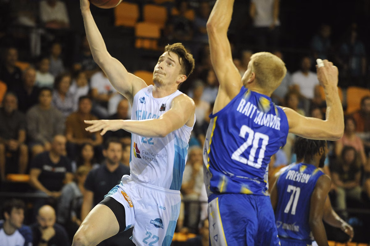 A por la quinta ante el Salou de Xavi Hernández