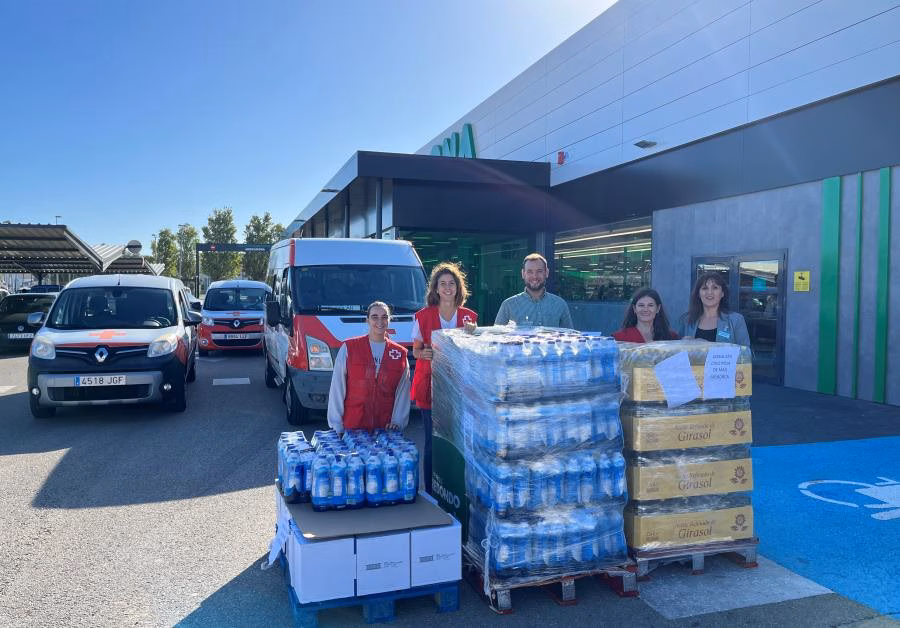Mercadona entrega 2000 kilos de productos al Banco de Alimentos