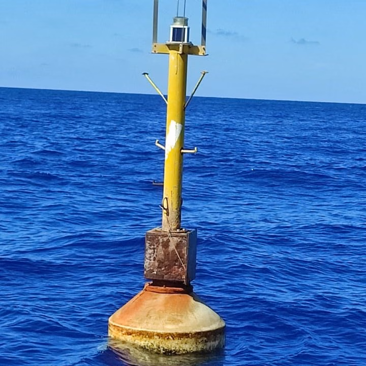 Retiran en Favàritx una boya metálica peligrosa para la navegación