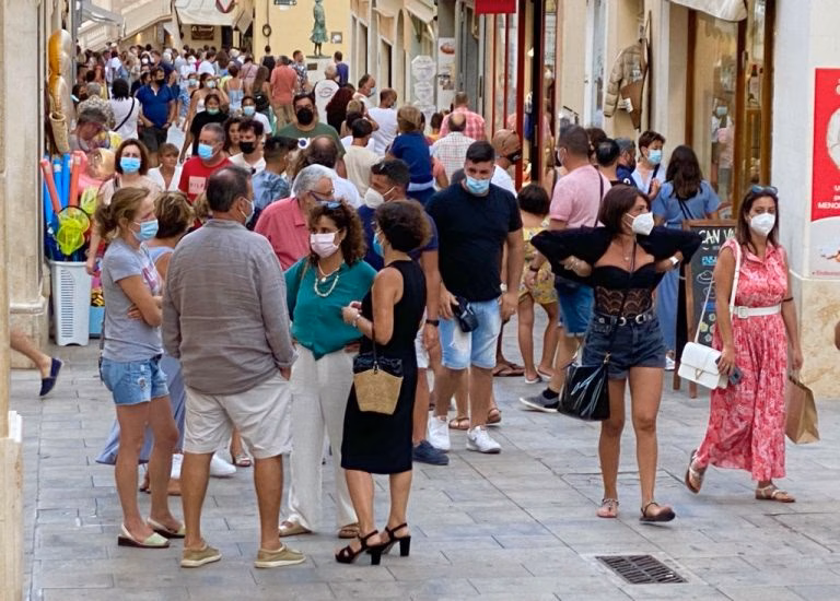 El GOB pide regular el alojamiento para frenar la masificación en Menorca