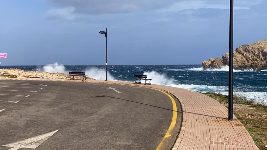 La tramontana activa la alerta amarilla en Menorca