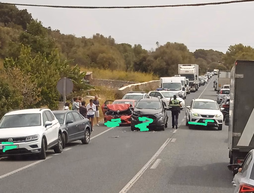 Un accidente en Alaior provoca 8 kilómetros de retención