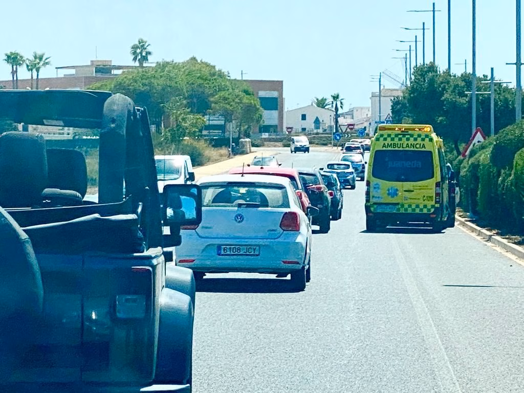 Un herido grave y otro leve en un accidente de tráfico en Sant Lluís