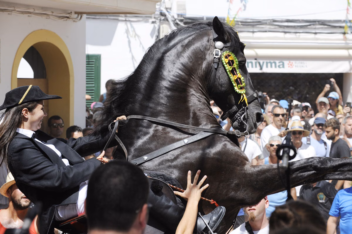 El pregonero de Es Migjorn Gran destaca la evolución de las fiestas en Menorca