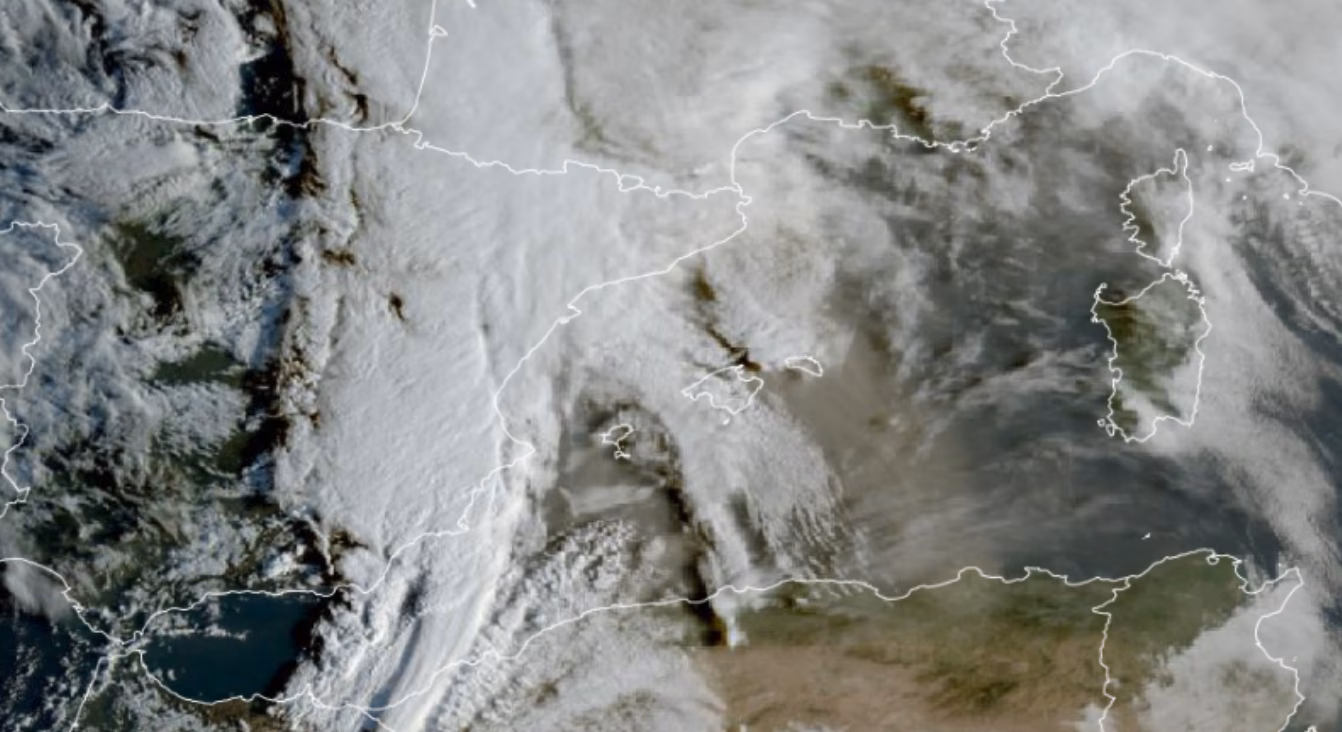 Polvo en suspensión y lluvias débiles marcarán el tiempo este viernes en Menorca