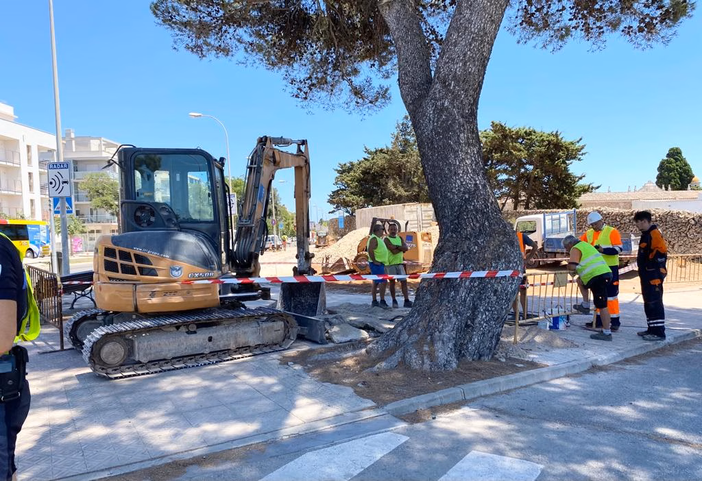 Las obras del carril bici afectan una tubería de gas y obligan a cerrar la Vía de Ronda