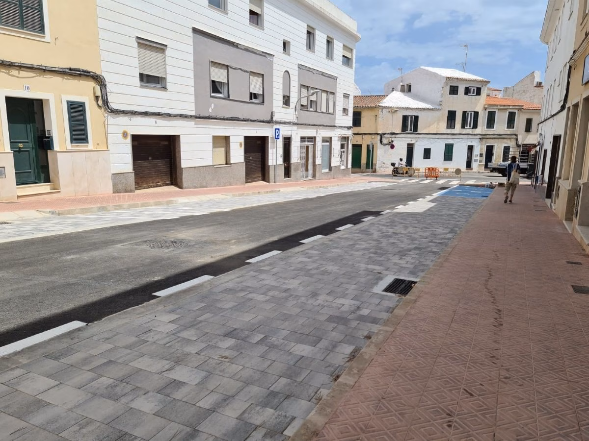 (Fotos) Finalizan las obras en las calles Duc de Crillon y Sa Rovellada de Dalt de Maó