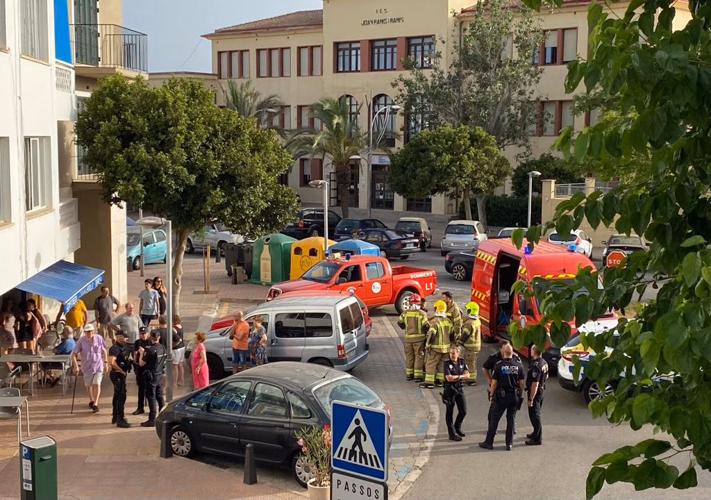 (Fotos) Alarma por un pequeño incendio en Maó