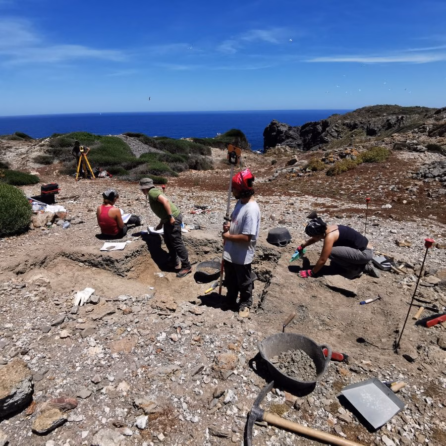 Comienza la campaña de excavación de 'Sa Mitja Lluna', la mina de cobre de la Illa d'en Colom