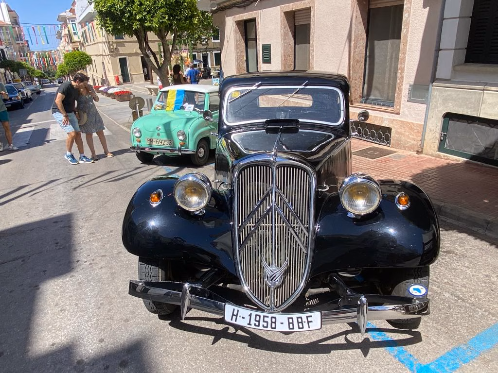 (Fotos) Alaior se llena de coches de época