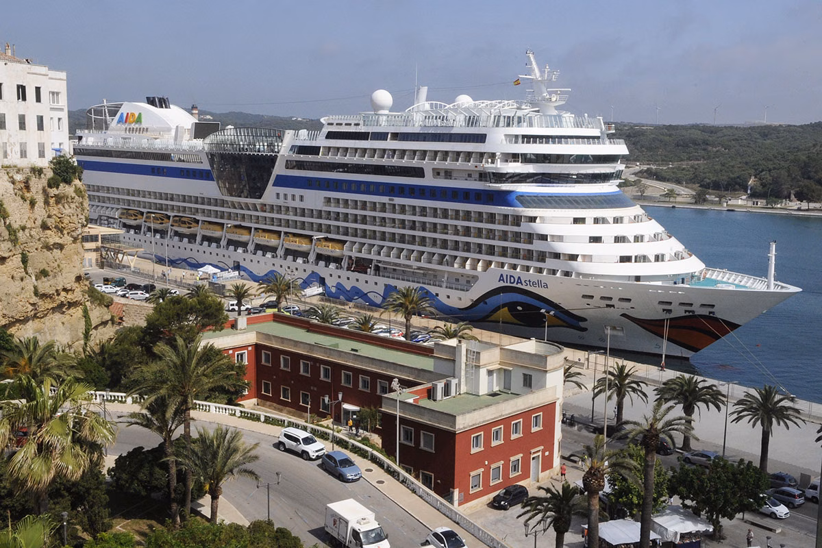 (Fotos) AIDAstella, un lujo de crucero en el puerto de Maó