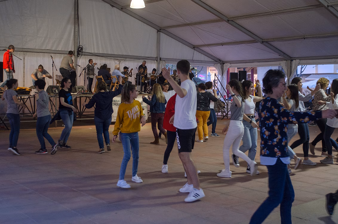(Fotos) Femefolk recupera los bailes sin mascarillas