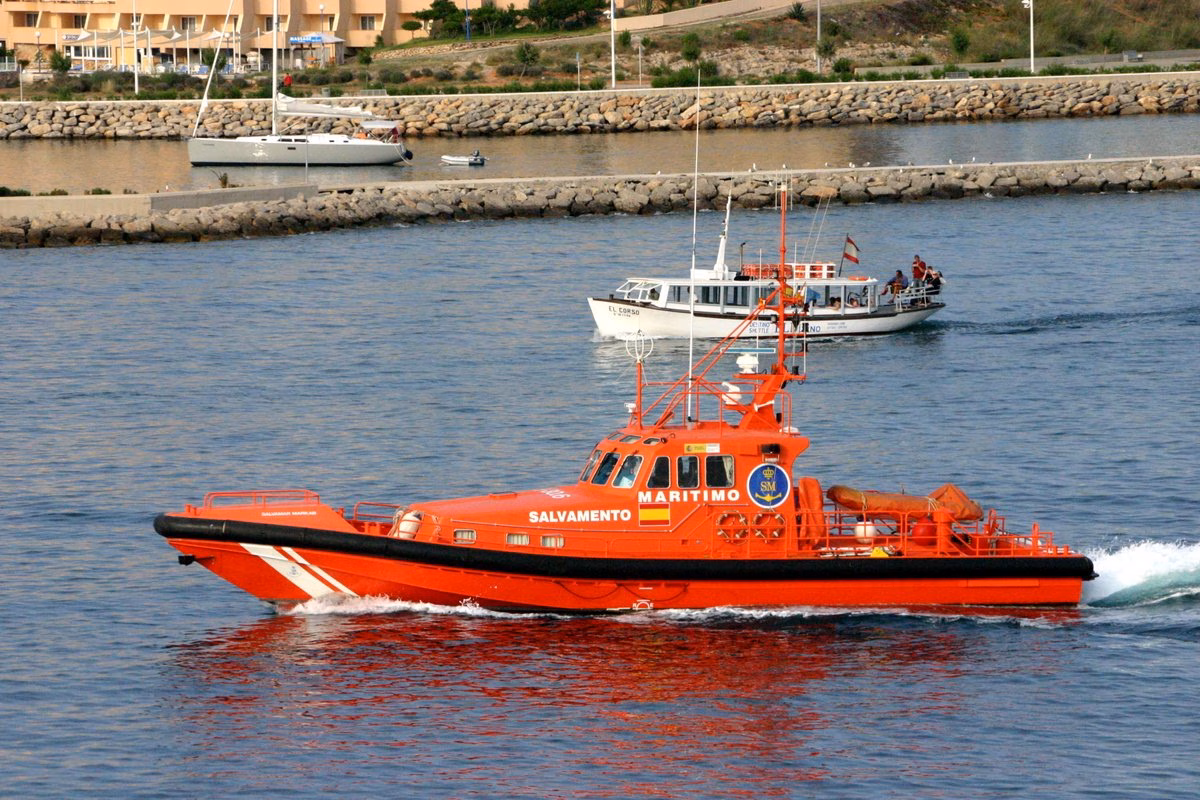 Salvamento Marítimo rescata a un pesquero de Ciutadella