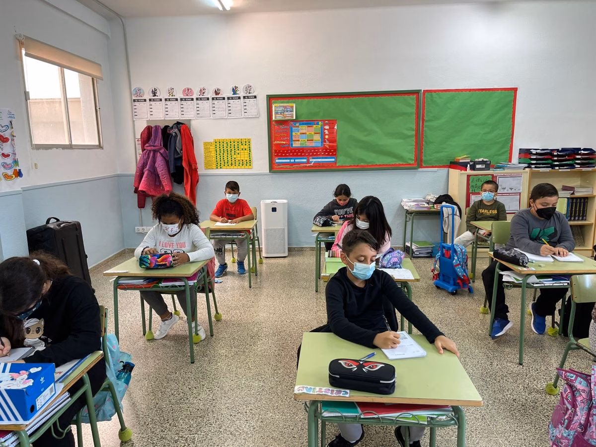 El alumnado de Menorca vuelve a las aulas sin mascarilla