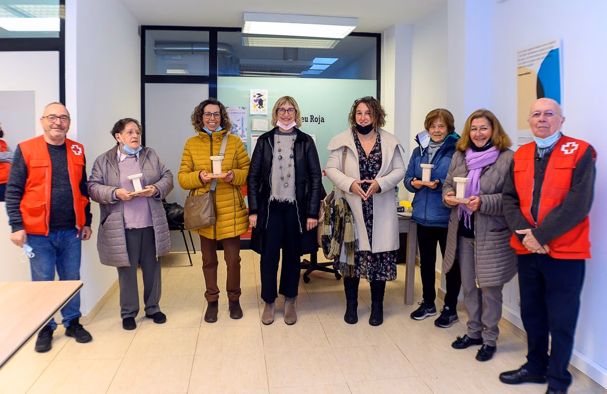 Cruz Roja Es Castell rinde homenaje a sus socias más antiguas