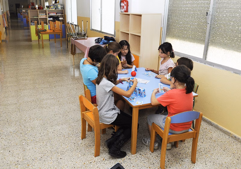 El Govern iguala las medidas anticovid en colegios y en la calle