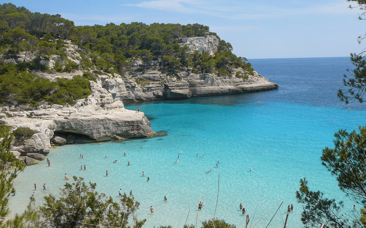 Menorca vs. Ibiza: ¿cuál es la mejor isla para tu próximo viaje?