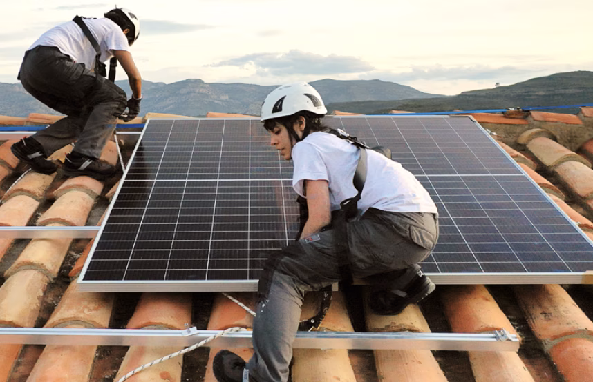 Llevar energía solar a los edificios de viviendas de Menorca