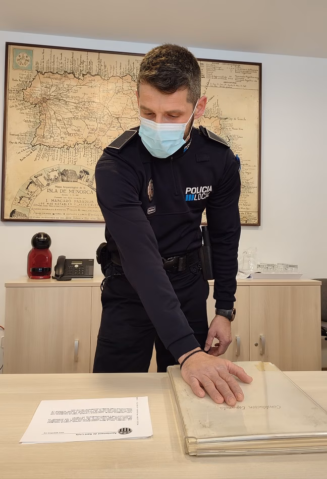 (La foto) Un nuevo agente en la Policía Local de Sant Lluís