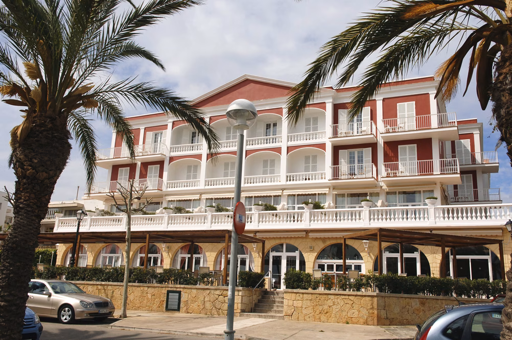 UGT pacta una subida del 13,5 % con la patronal hotelera y desconvoca la huelga de hostelería