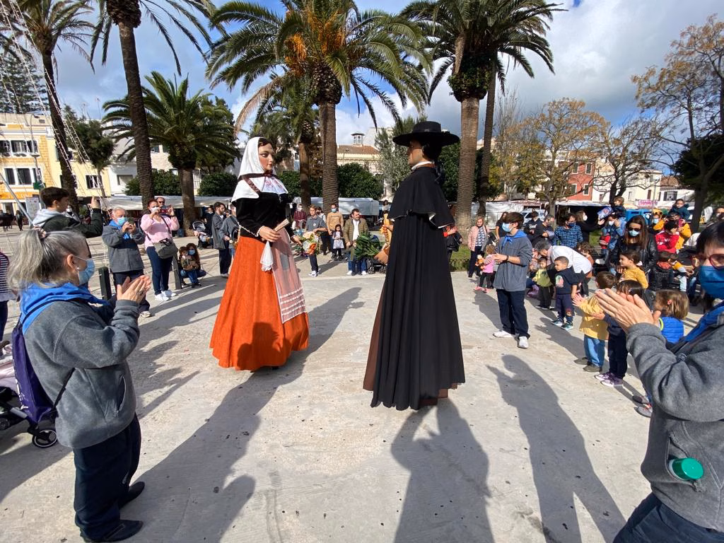 (Fotos) Maó sale a la calle para luchar por los derechos de los jóvenes