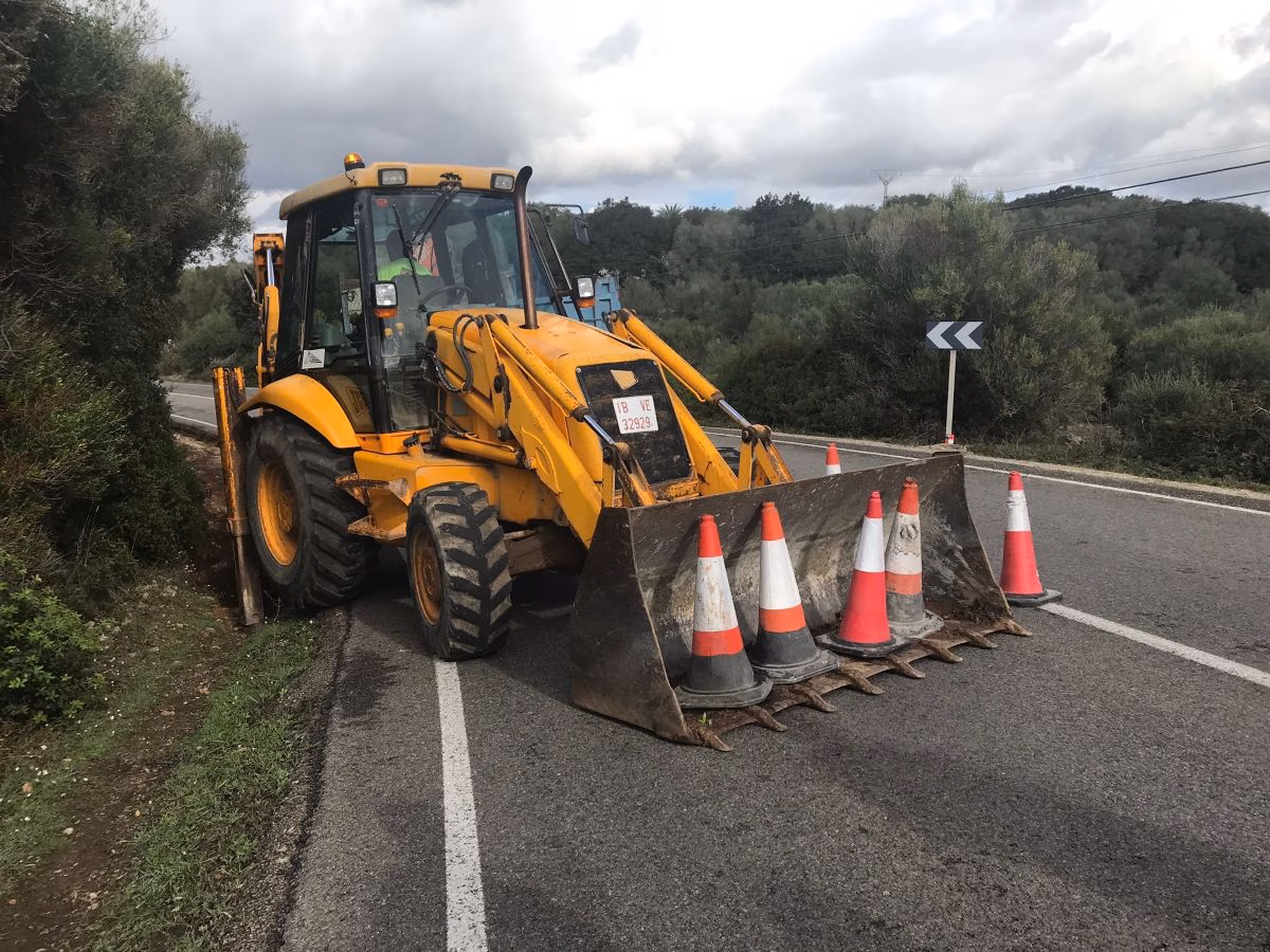 Comienzan las obras de mejora en la carretera de Es Migjorn a Sant Tomàs