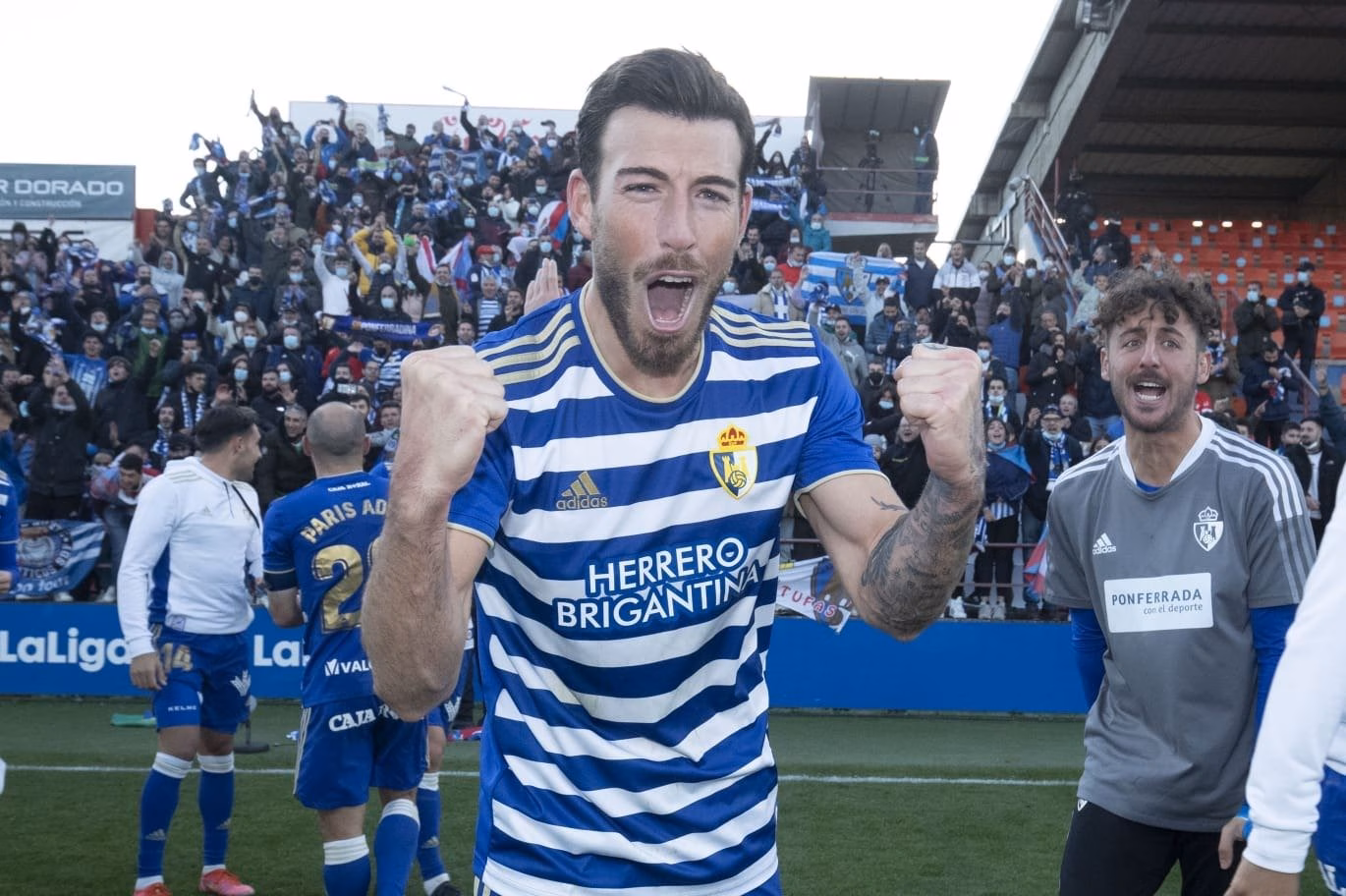(La foto) Sergi Enrich marca su primer gol con la Ponferradina