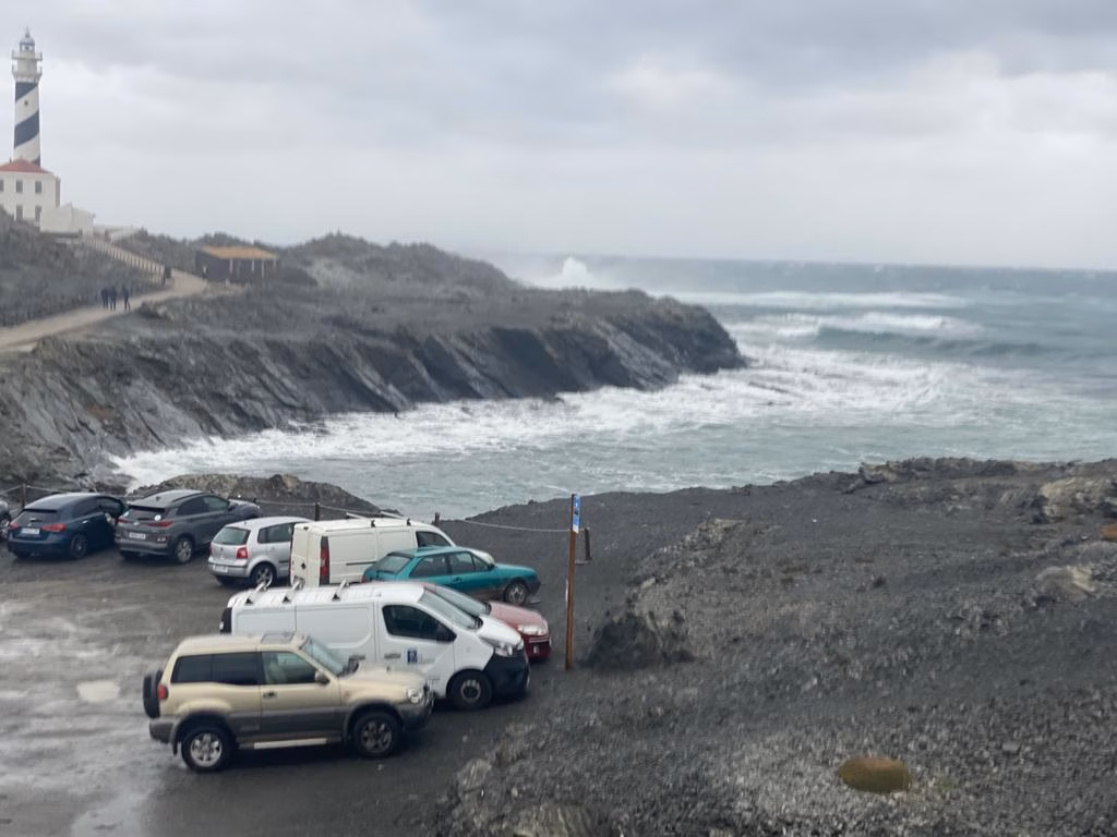 Los vídeos del fuerte temporal marítimo en Menorca