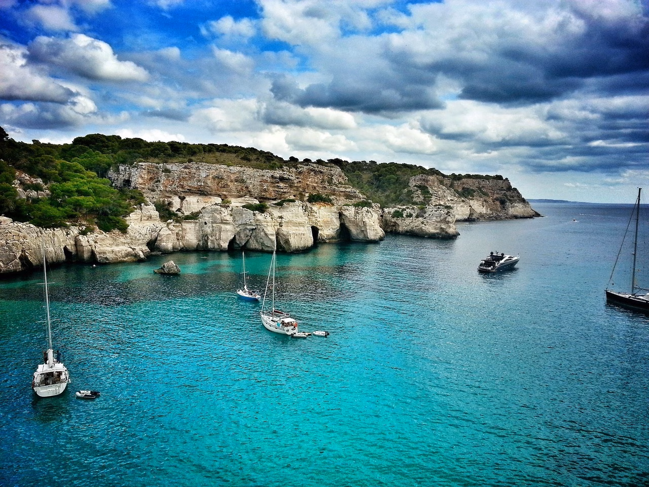 Navegando por los rincones más mágicos de Menorca