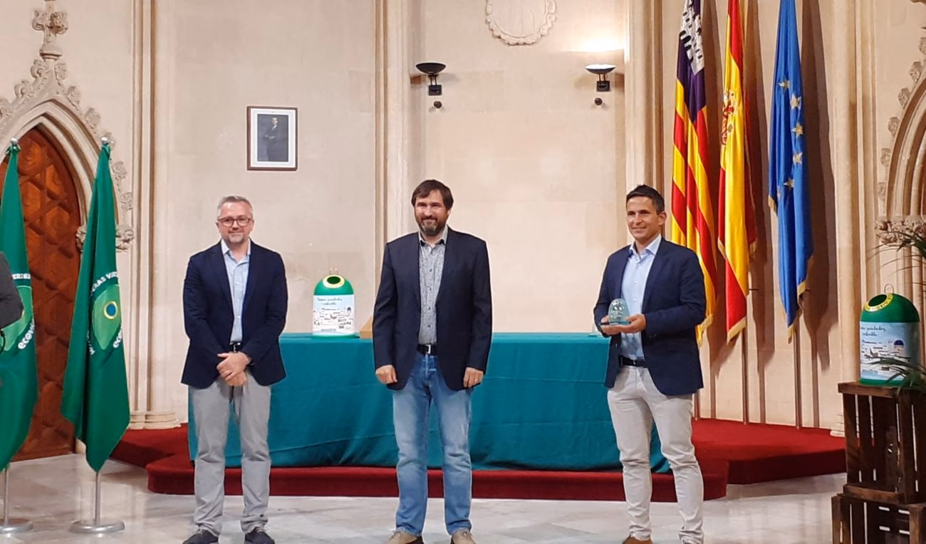 Menorca recibe el Iglú Verde por reciclar más de 982 toneladas de vidrio este verano